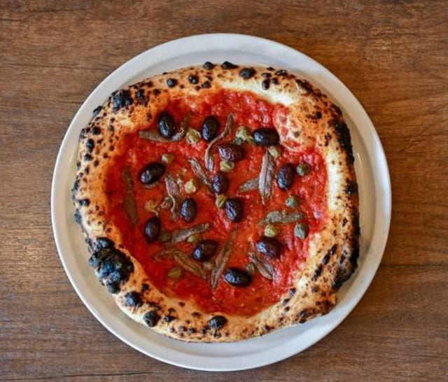 Napoletana (Neapolitan).