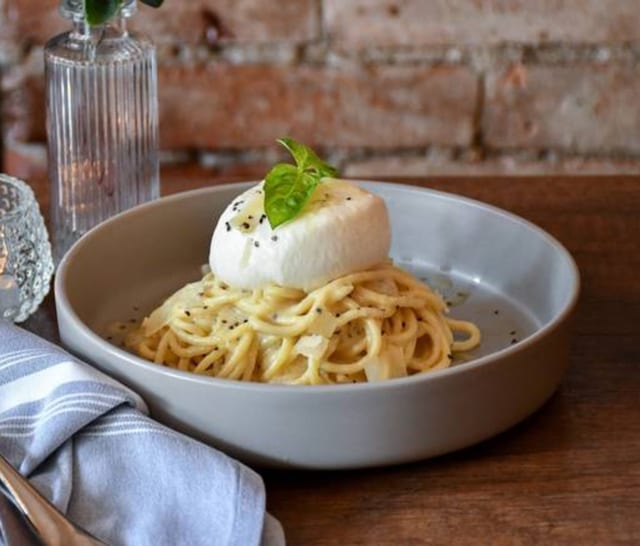 Cacio e Pepe (Cheese and Black Pepper Pasta).